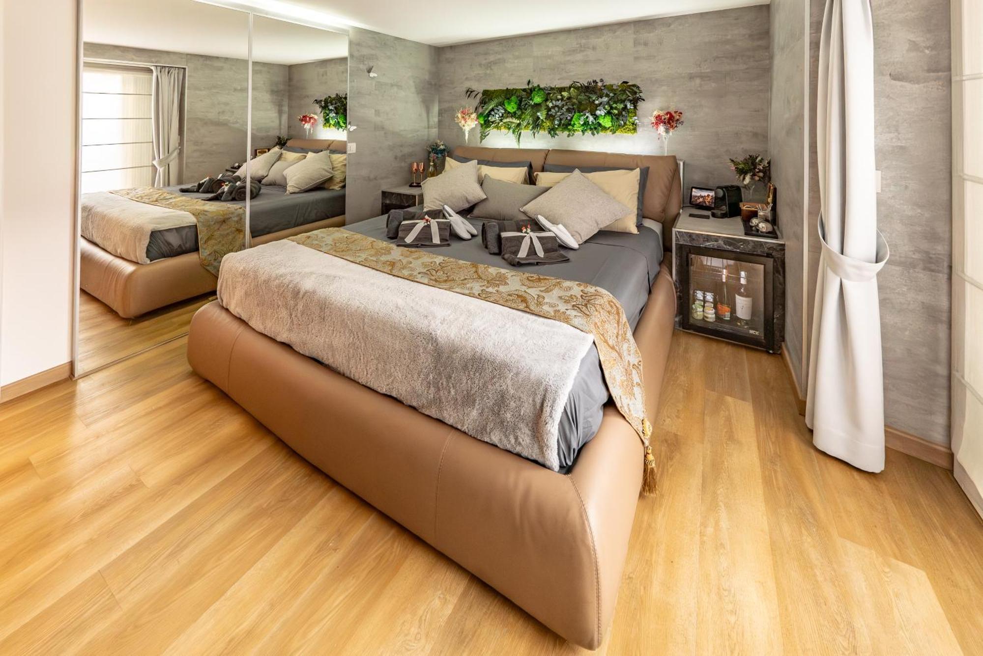 Luxe & Central Haven - Jacuzzi, Sauna, Steam, Private Parking Como Buitenkant foto