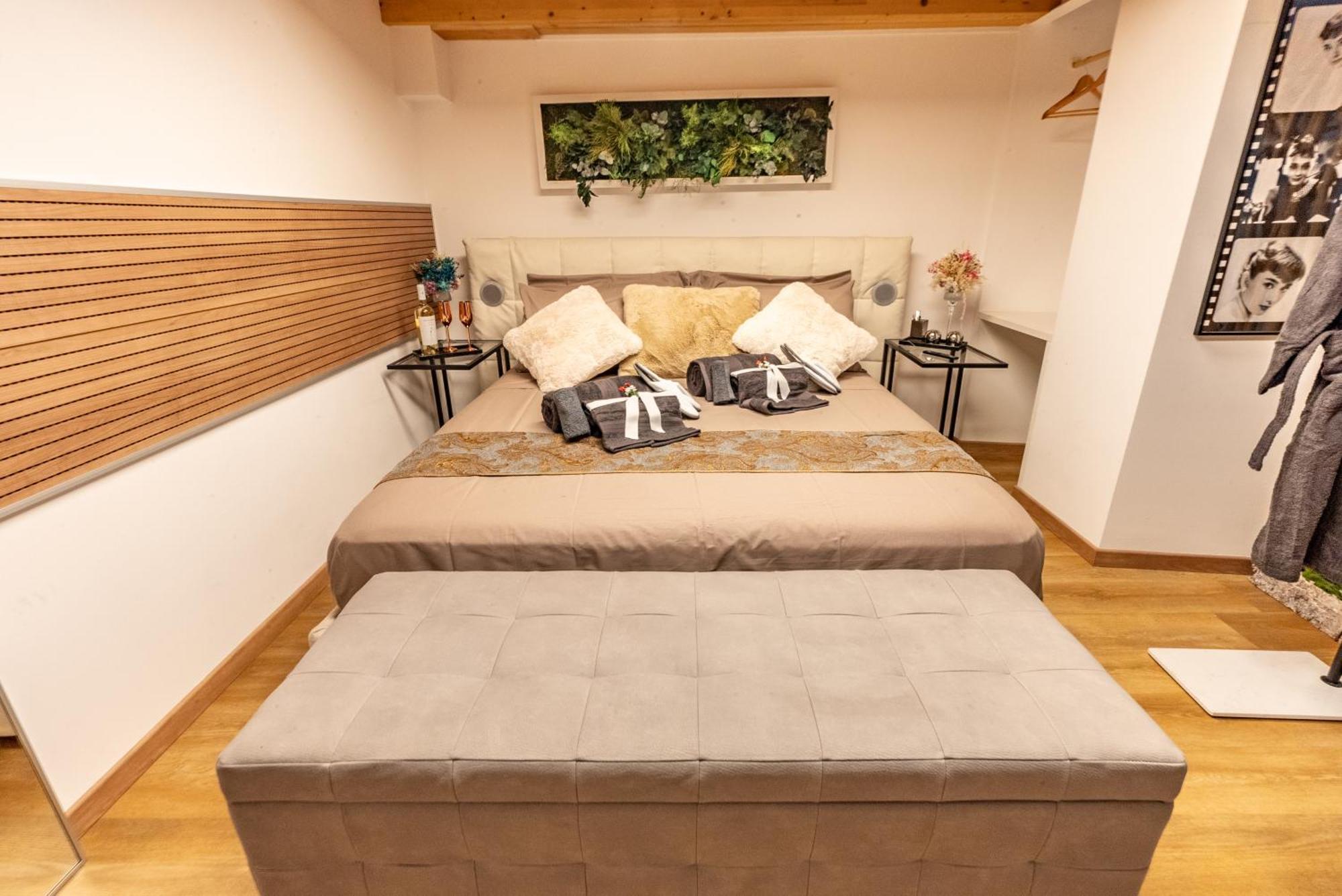 Luxe & Central Haven - Jacuzzi, Sauna, Steam, Private Parking Como Buitenkant foto