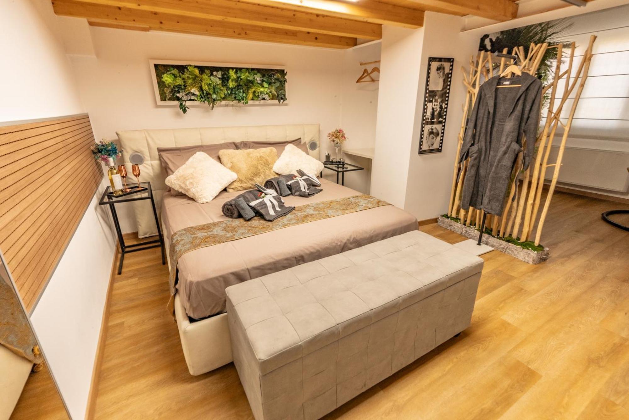 Luxe & Central Haven - Jacuzzi, Sauna, Steam, Private Parking Como Buitenkant foto