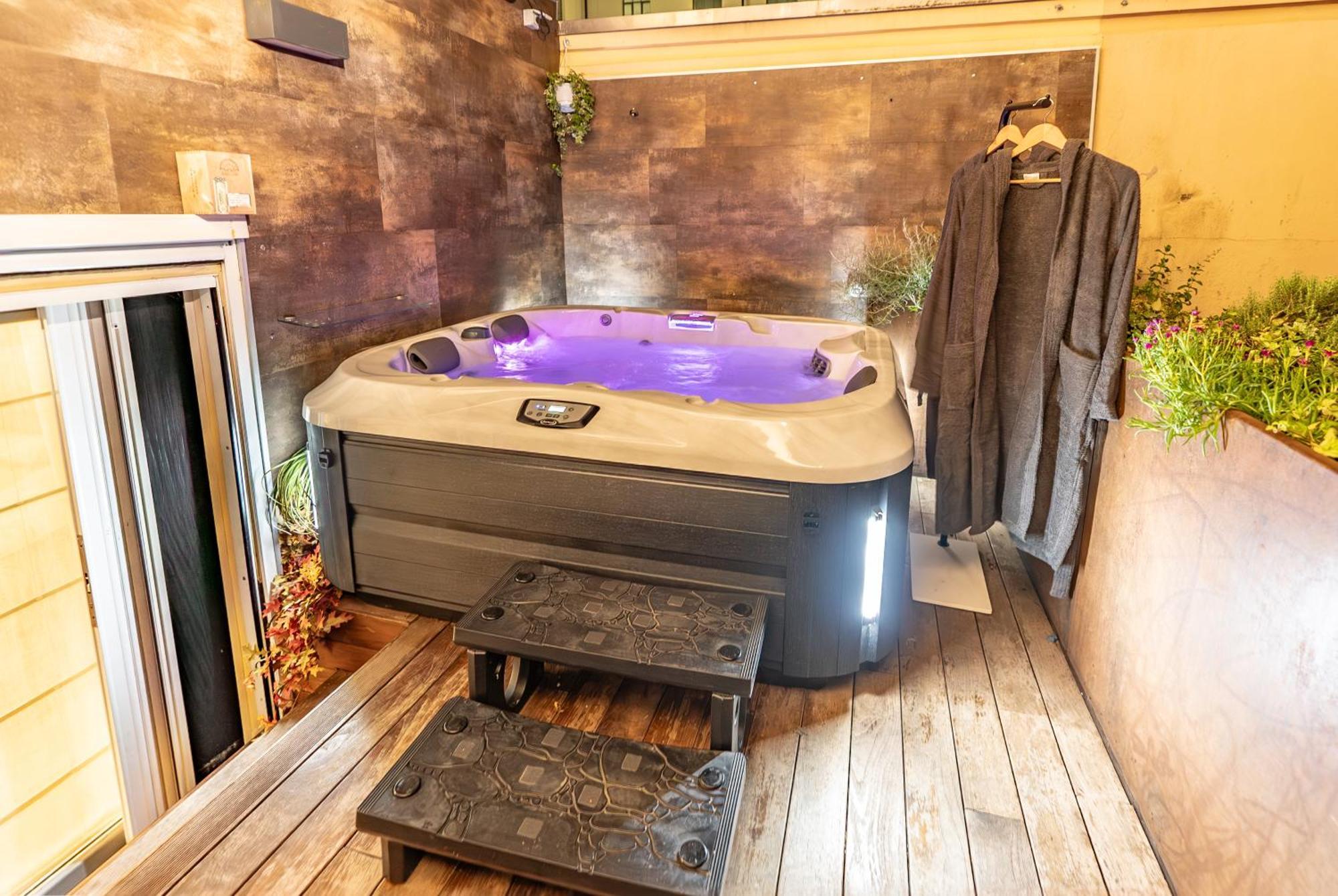 Luxe & Central Haven - Jacuzzi, Sauna, Steam, Private Parking Como Buitenkant foto