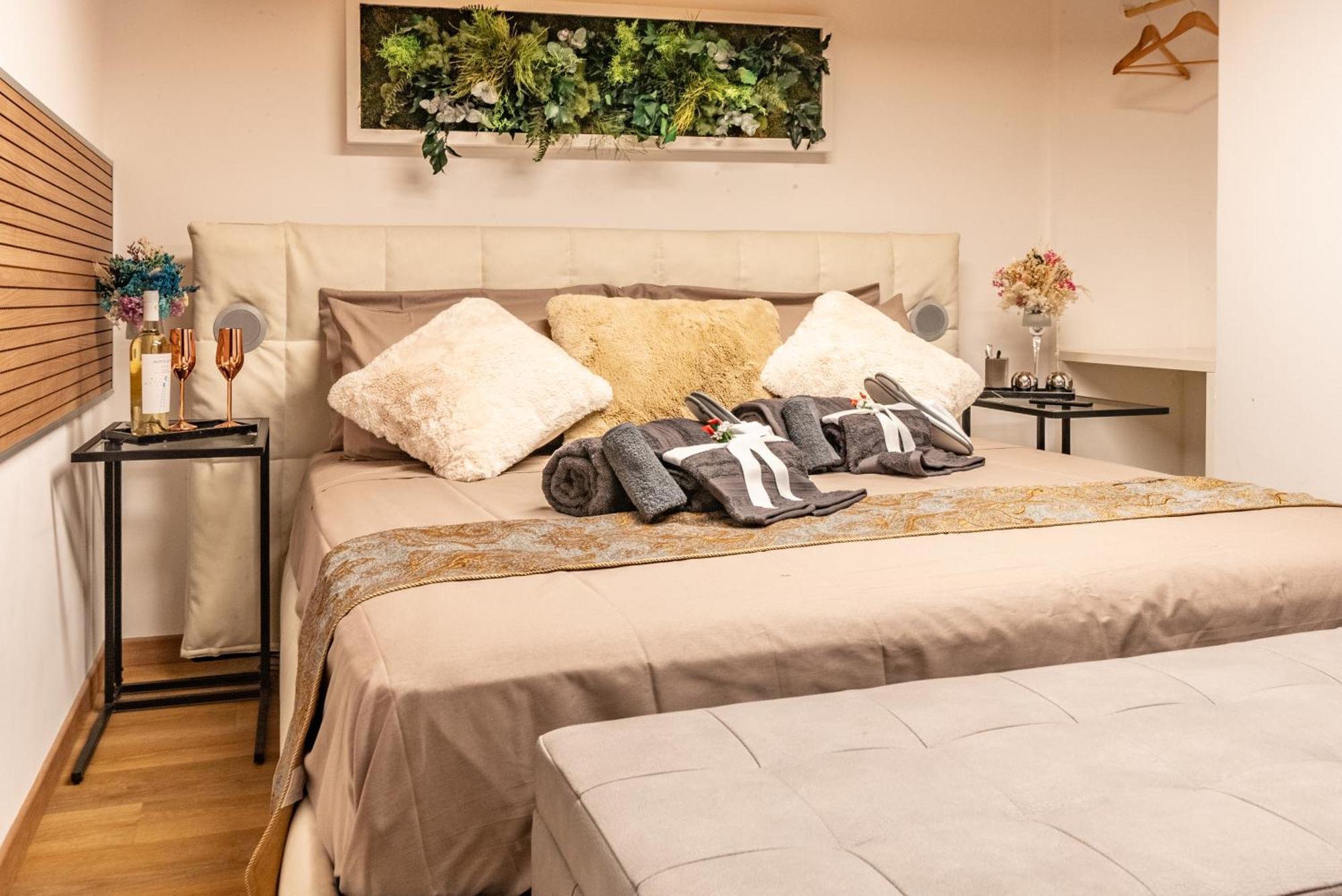 Luxe & Central Haven - Jacuzzi, Sauna, Steam, Private Parking Como Buitenkant foto